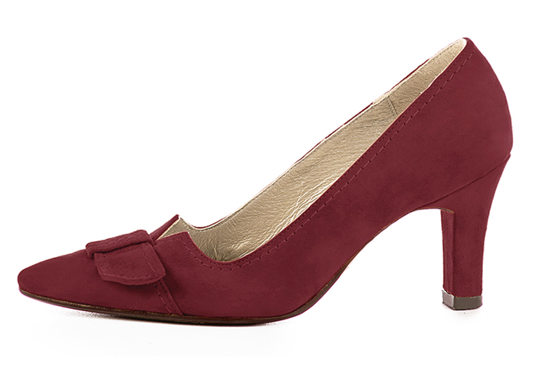 Burgundy red women's dress pumps, with a knot on the front. Tapered toe. High kitten heels. Profile view - Florence KOOIJMAN